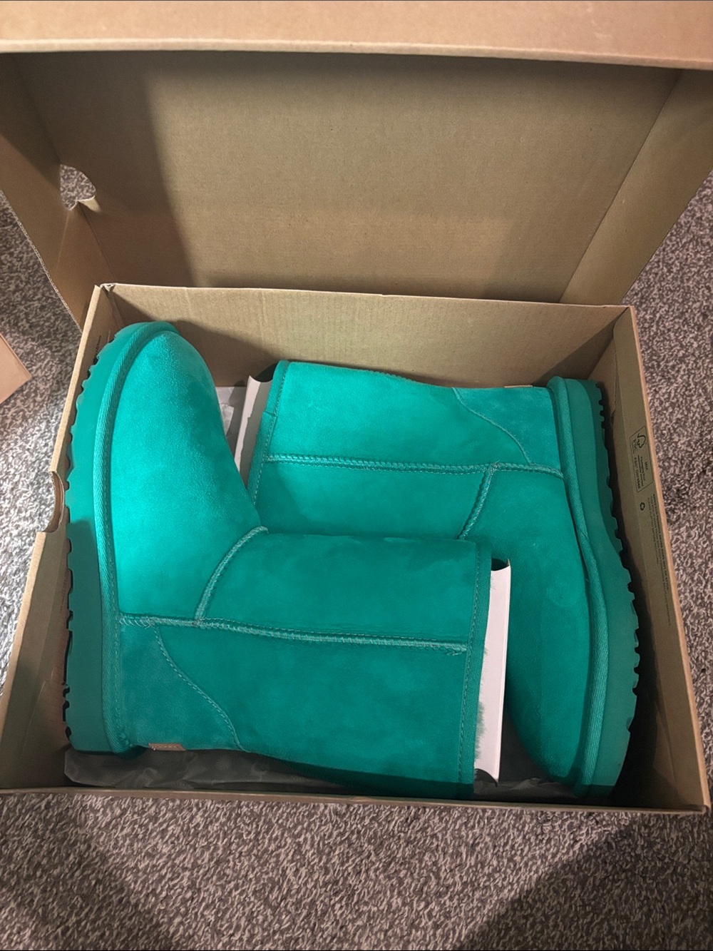 UGG classic Short Boots